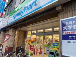 コンビニ　ファミリーマート 小浦蒲田駅西店（コンビニ）まで500m