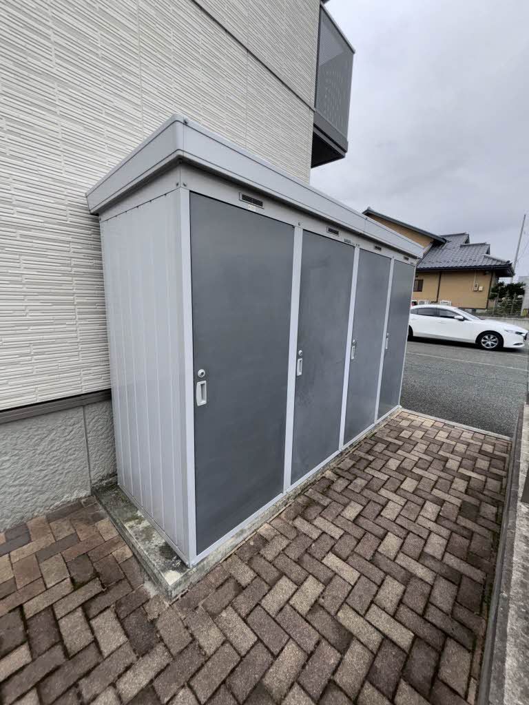 建物外観　ストッカー