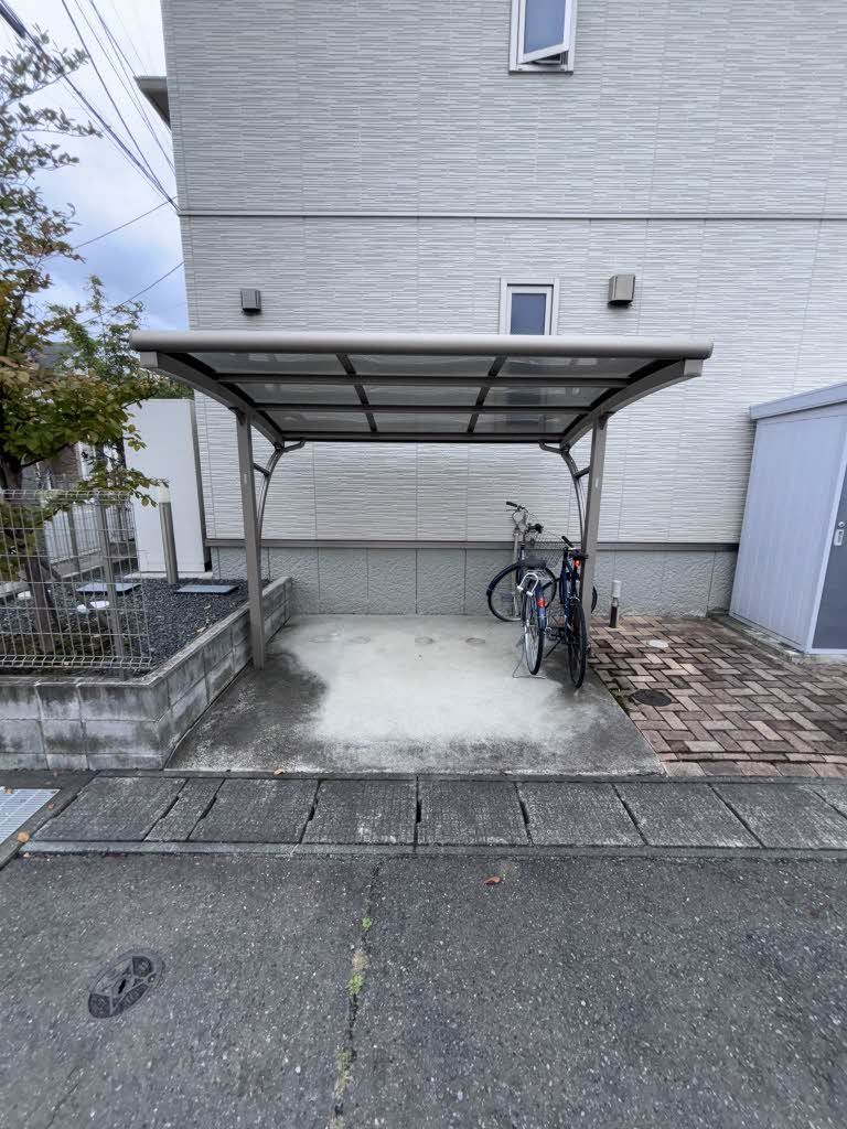 建物外観　駐輪場