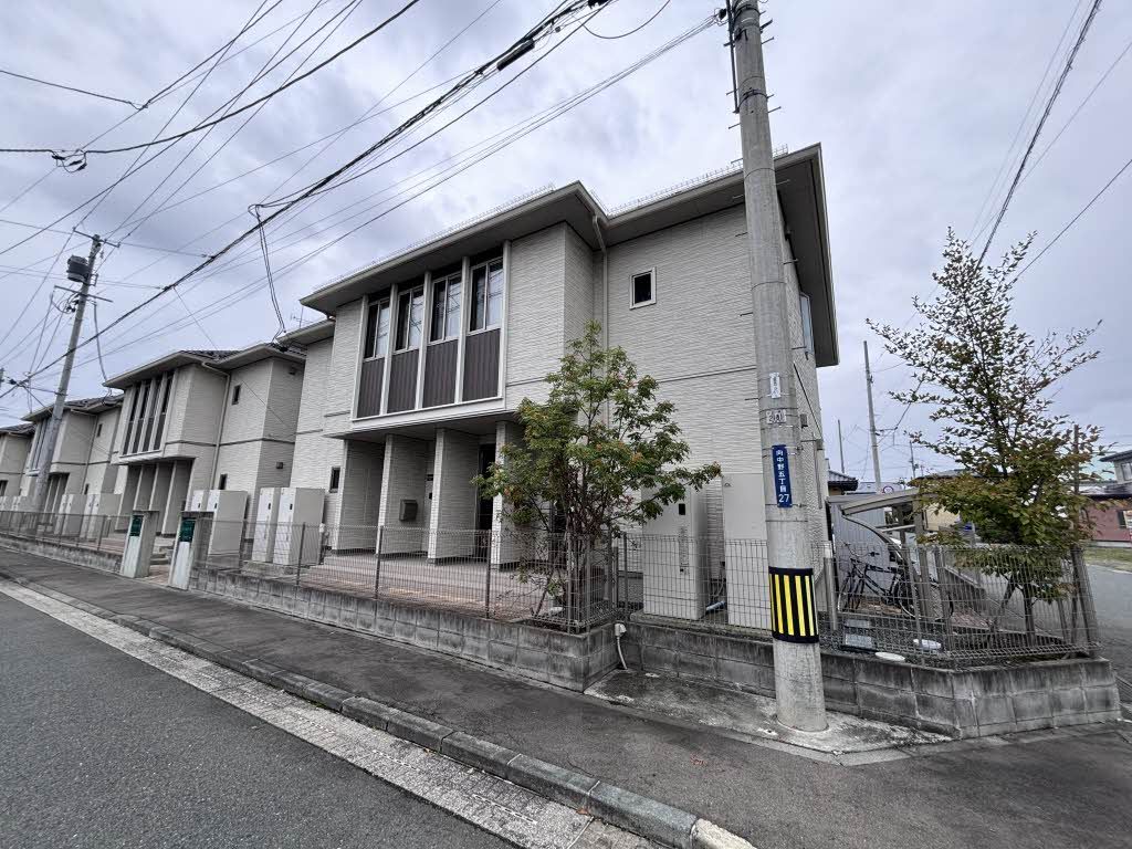 建物外観　Ａ棟外観写真
