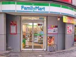 コンビニ　ファミリーマート 恵比寿南一丁目店（コンビニ）まで77m