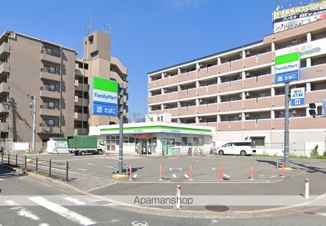 コンビニ　ファミリーマート（コンビニ）まで573m
