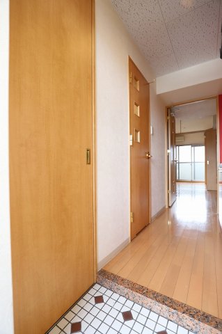 玄関　※別号室の為、現況優先