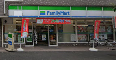 コンビニ　ファミリーマート（コンビニ）まで245m