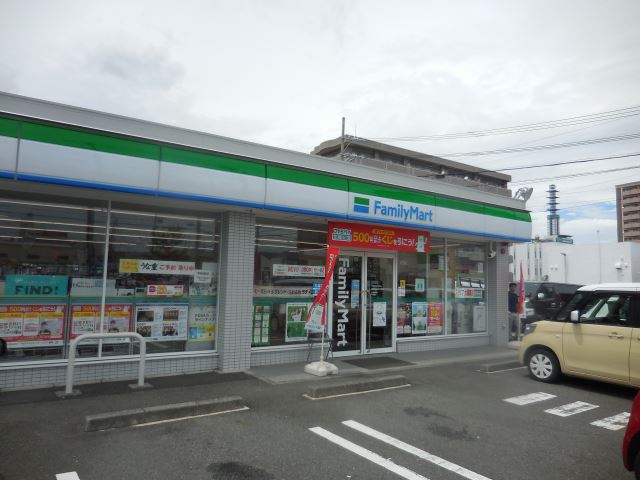 コンビニ　ファミリーマート（コンビニ）まで230m