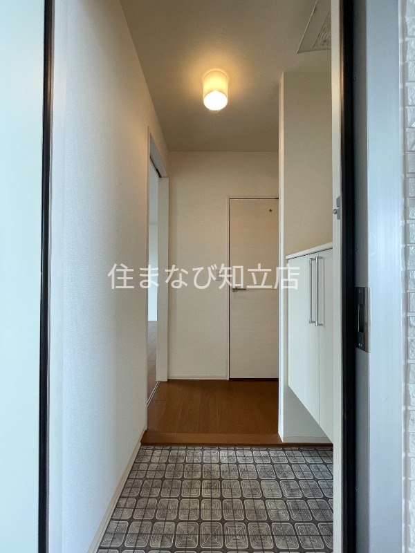玄関　同型写真　改装前（清掃前）