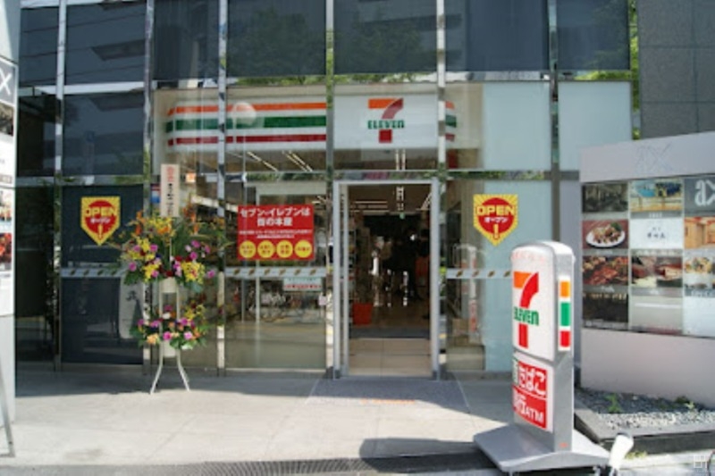コンビニ　セブンイレブン梅田曽根崎新地2丁目店（コンビニ）まで353m