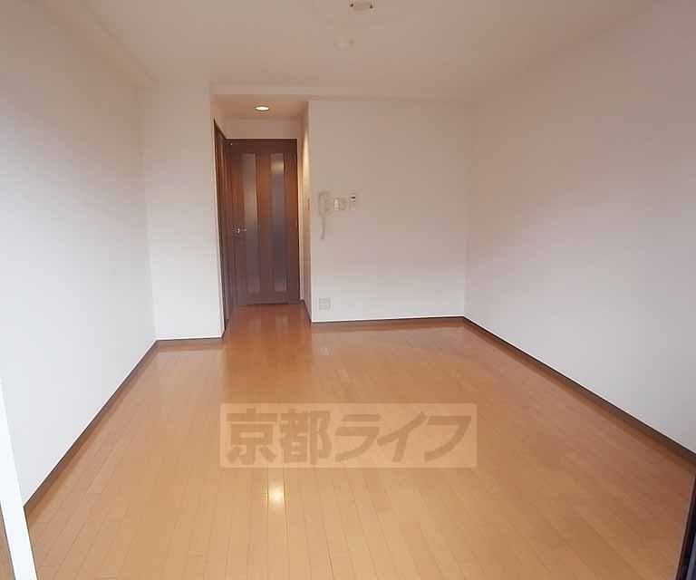 居室・リビング　２００３年築、床暖房付きの高級マンションです。