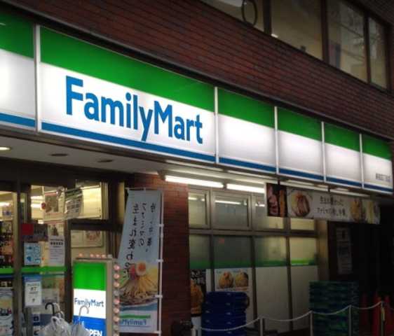 コンビニ　ファミリーマート　新宿四丁目店（コンビニ）まで174m