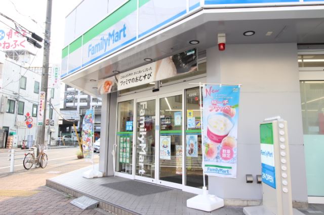 コンビニ　ファミリーマート（コンビニ）まで120m
