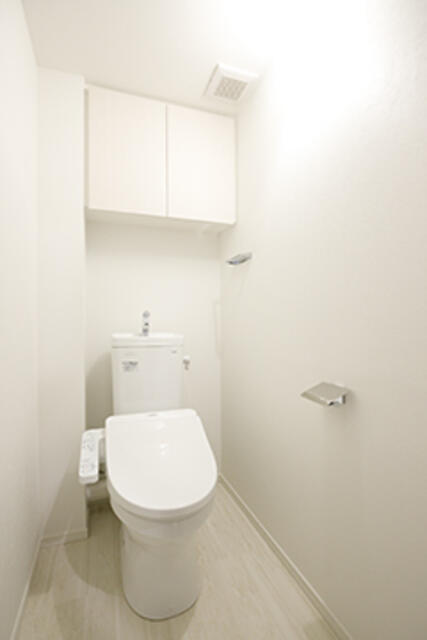 トイレ　※写真は同タイプ住戸です。