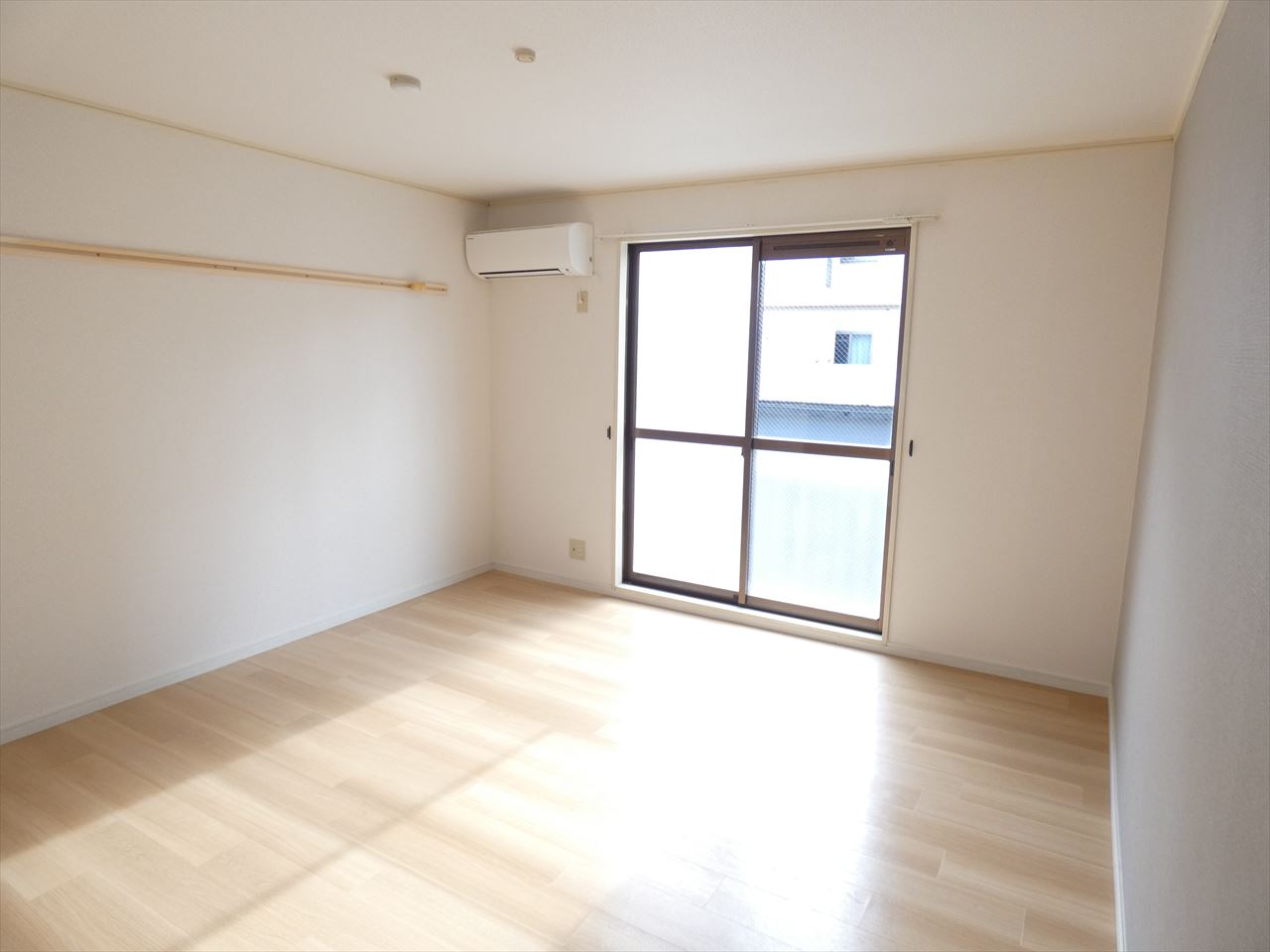 ハイツ山本の居間写真