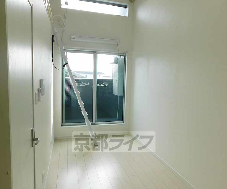 居室・リビング　白を基調とした明るいお部屋です