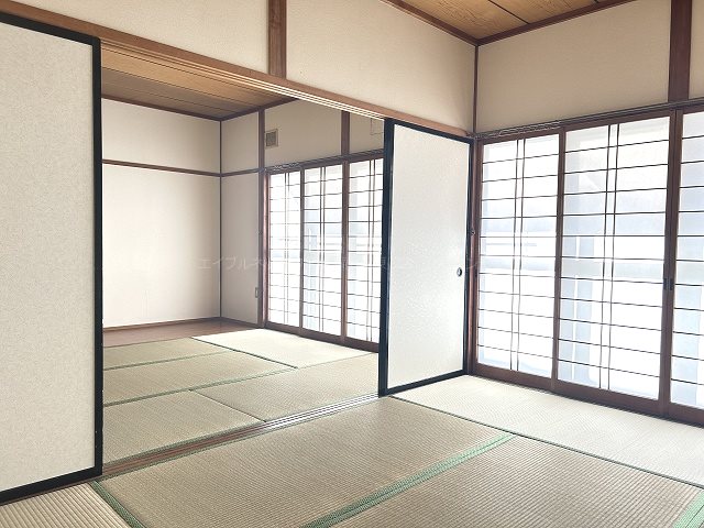 千野貸家Aの居間写真