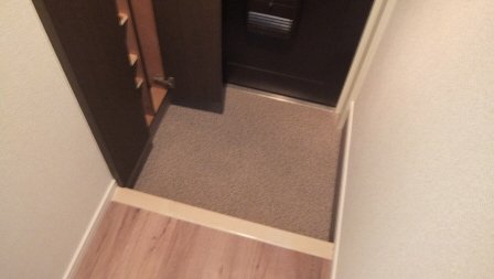 玄関　下駄箱完備