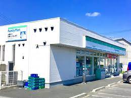 コンビニ　ファミリーマート東金沢駅前店（コンビニ）まで389m