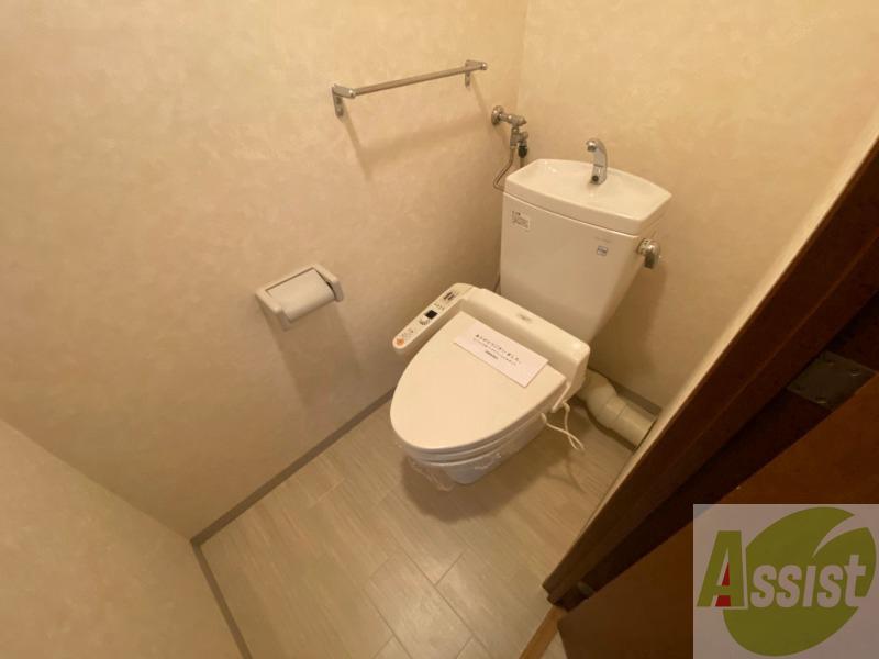 トイレ　ウォシュレット機能がついたトイレです。安心して使用できます。