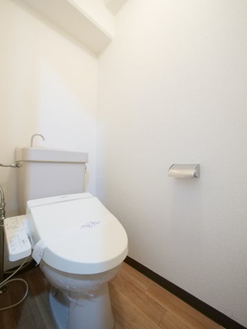 トイレ　※写真は別の部屋のものです。
