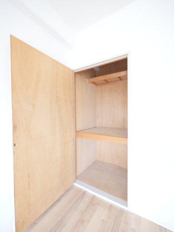 収納　※写真は別の部屋のものです。