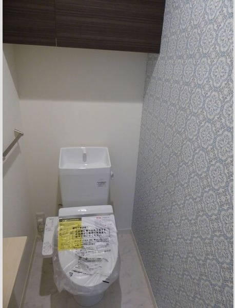 トイレ　※写真は同じマンションの違う部屋のものになります。