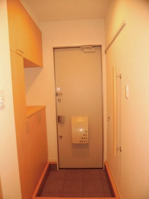 HEARTY S ENT豆津 A棟の玄関写真