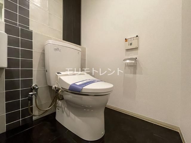 京急本線 雑色駅 徒歩10分 10階建 築20年のトイレ写真