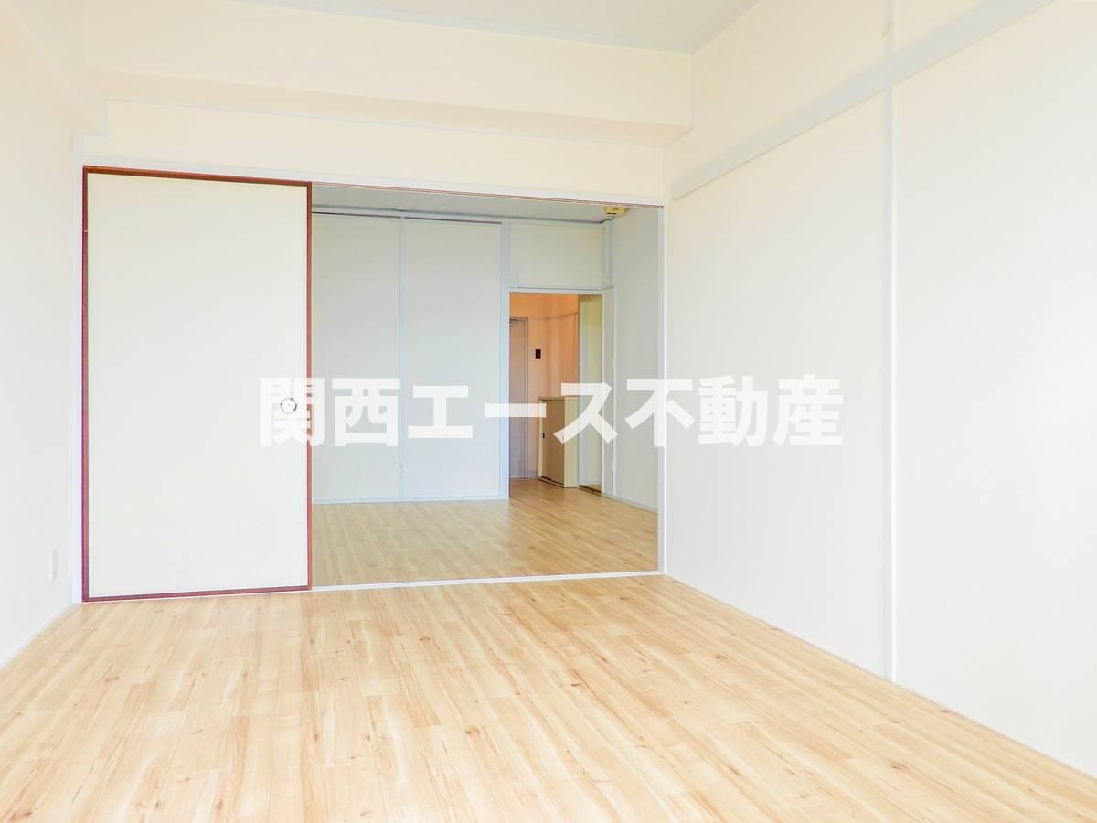 ビレッジハウス港島タワーの居間写真