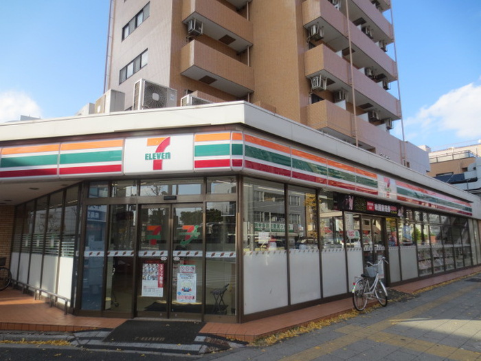コンビニ　セブンイレブン（コンビニ）まで227m