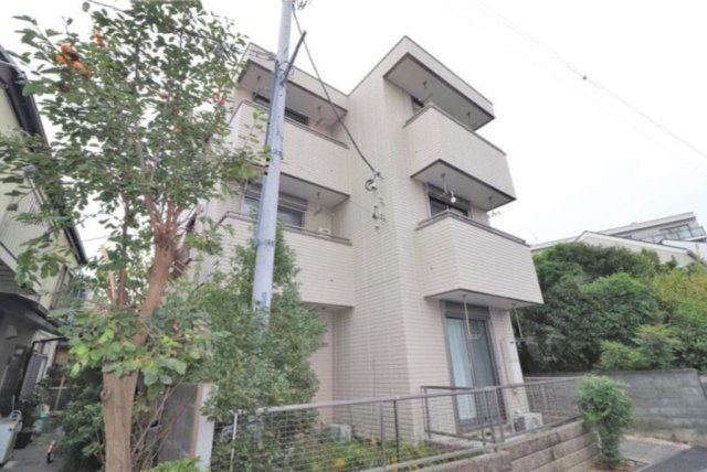 ＪＲ南武線 武蔵中原駅 徒歩5分 3階建 築17年の外観写真