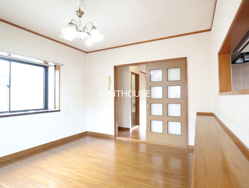 あたご3丁目戸建の居間写真