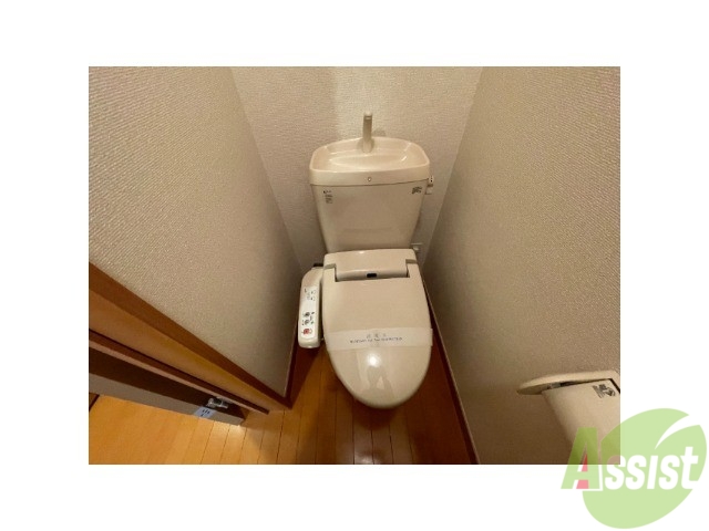 トイレ　清潔感のあるトイレで安心して使用できます。