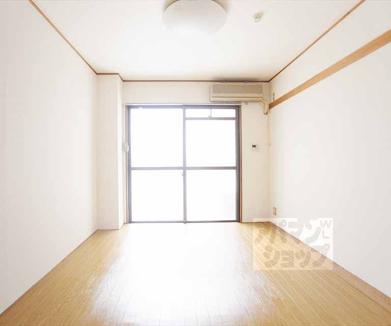 ComfyCourt京都洛北の居間写真