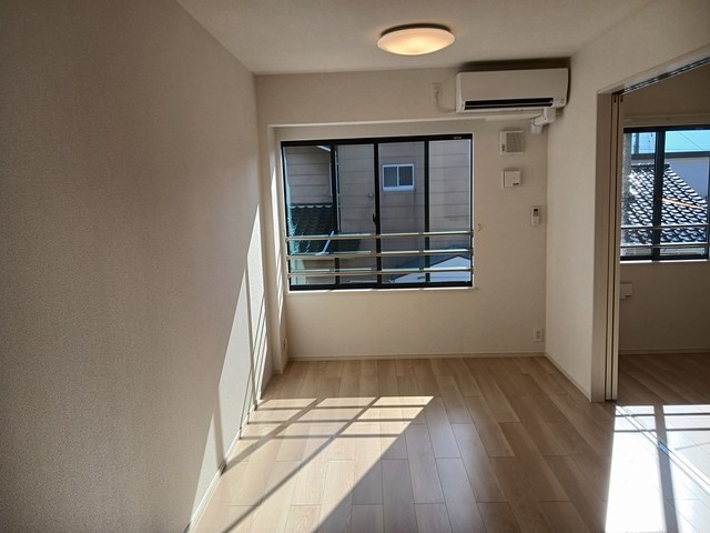 プラーム上田 IIの居間写真