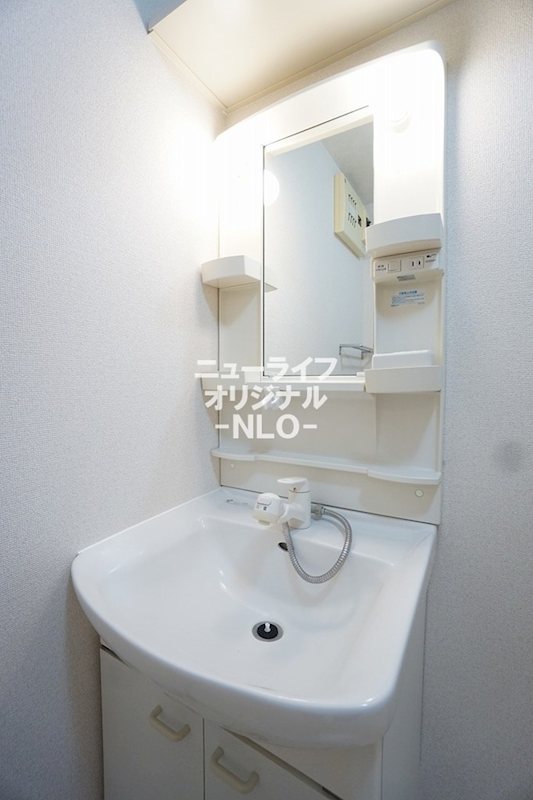 洗面設備　シャワーノズルは忙しい朝の身支度に役立ちます☆