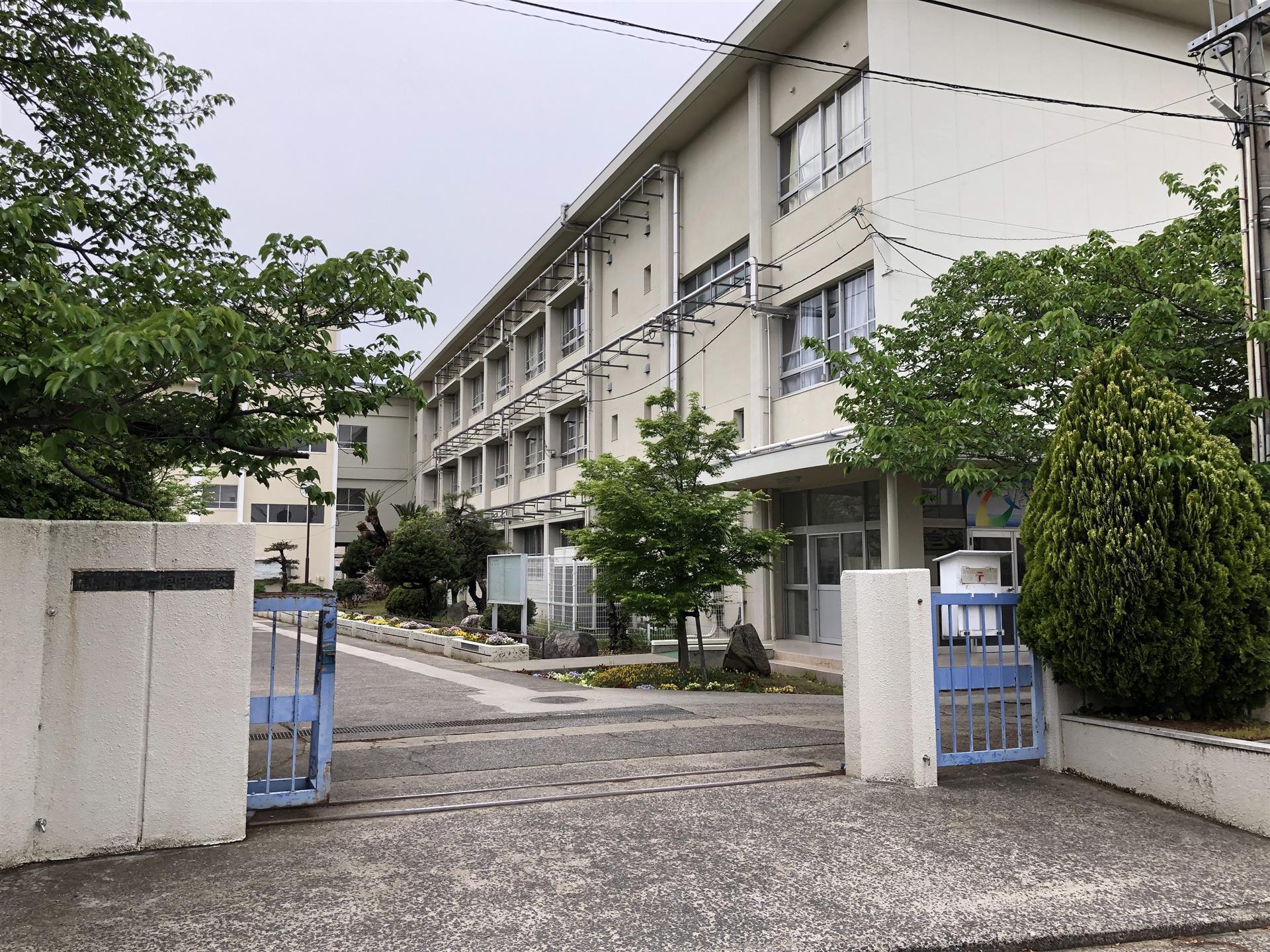 中学校　一宮中学校（中学校）まで948m
