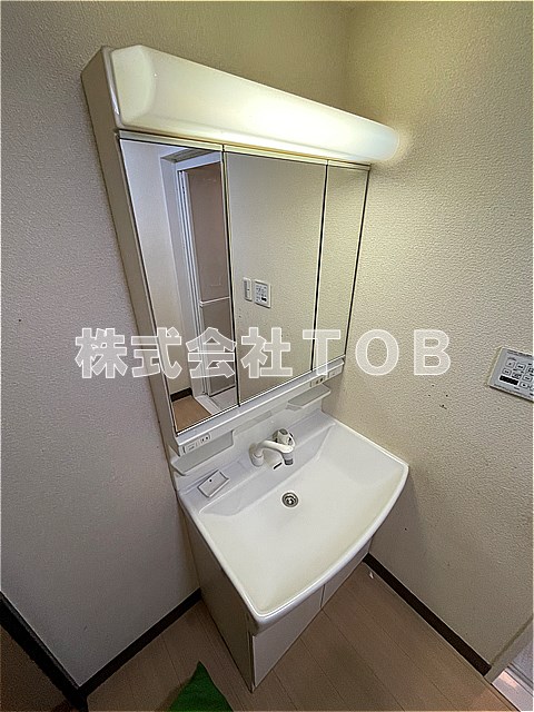 洗面設備　3面鏡　シャンプードレッサー