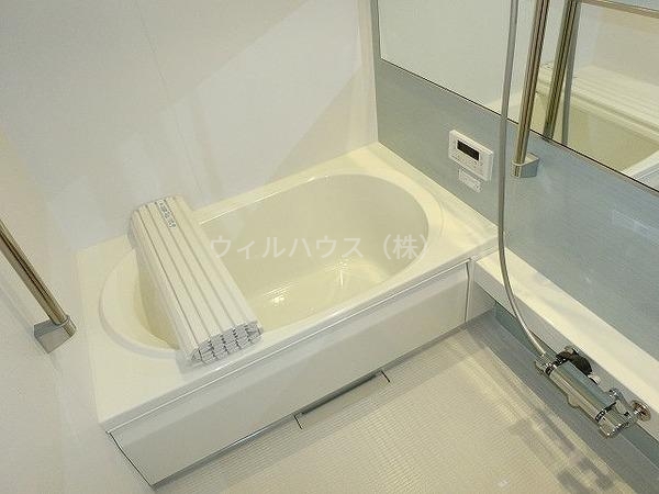 バス・シャワールーム　浴室乾燥機、追焚機能付の広々バスルーム！