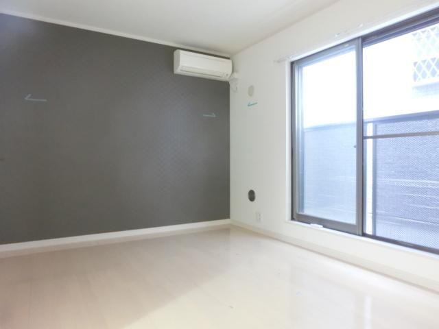 居室・リビング　白を基調としたお部屋です