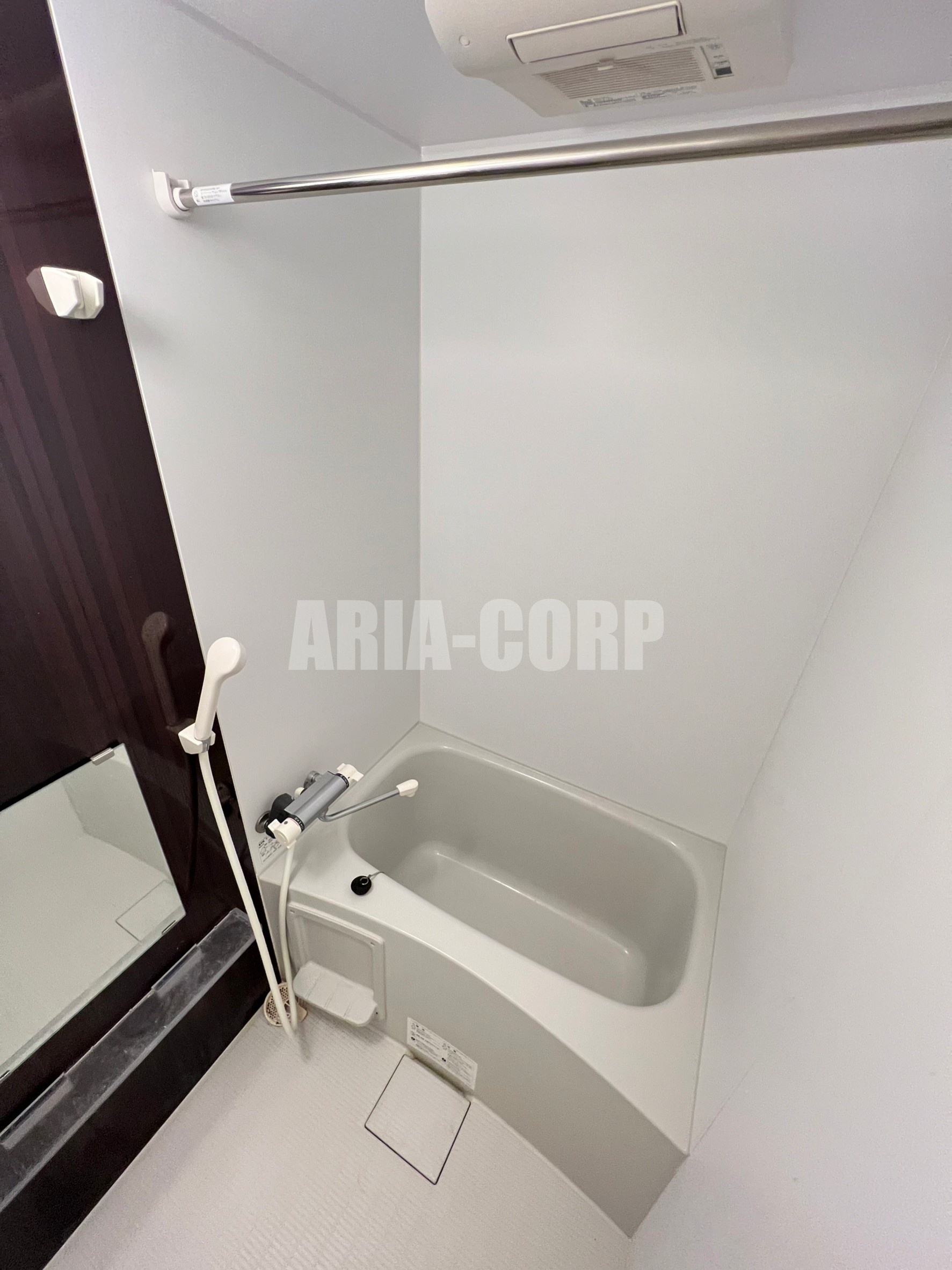 バス・シャワールーム　浴室乾燥機付き！カラーパネル採用でお洒落なバスルームです！