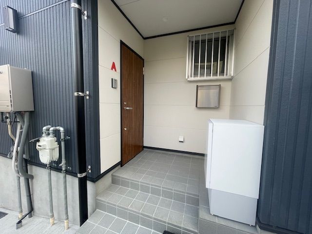 玄関　同タイプ別室の写真です。現況優先