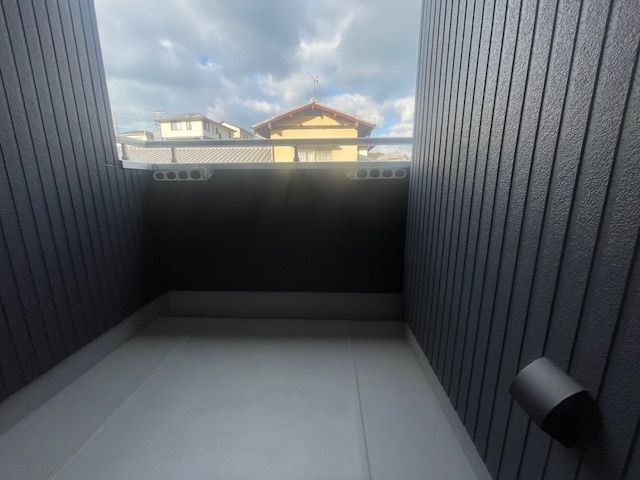 バルコニー　同タイプ別室の写真です。現況優先