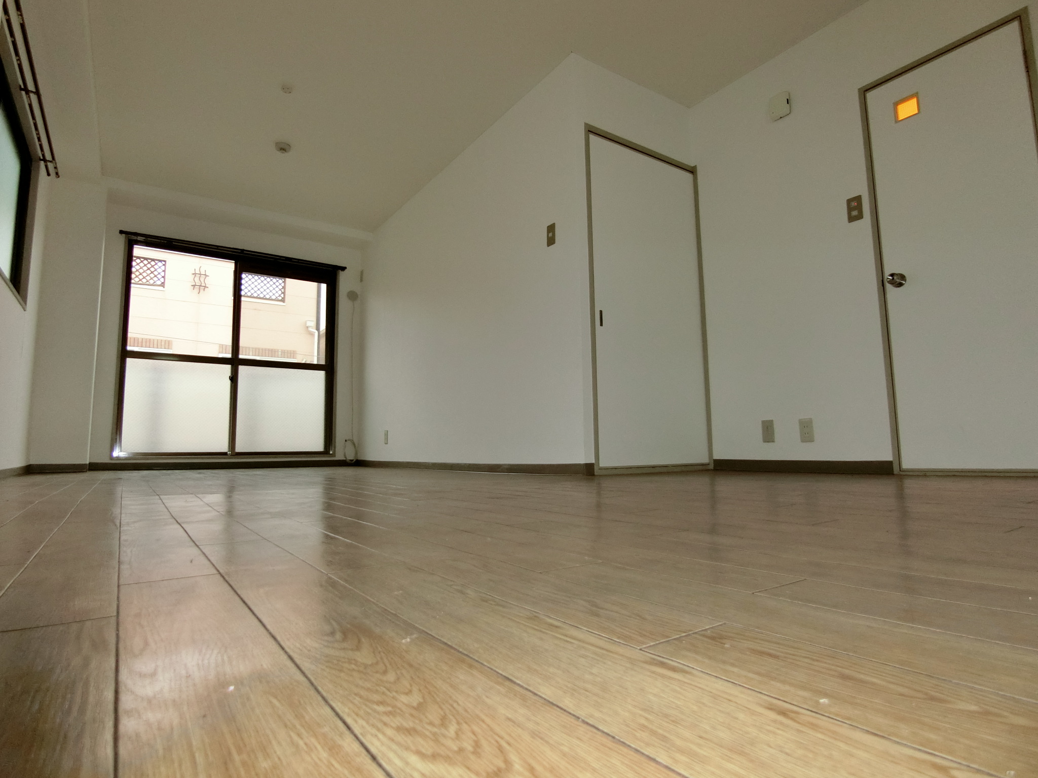 その他　窓が多く明るい広々とした約14帖のLDKです☆