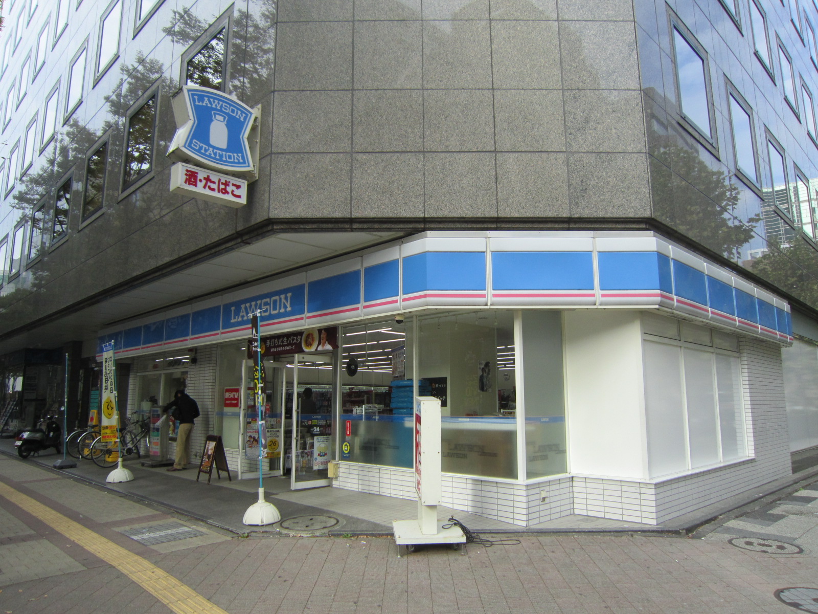コンビニ　ローソン新横浜三丁目店（コンビニ）まで106m
