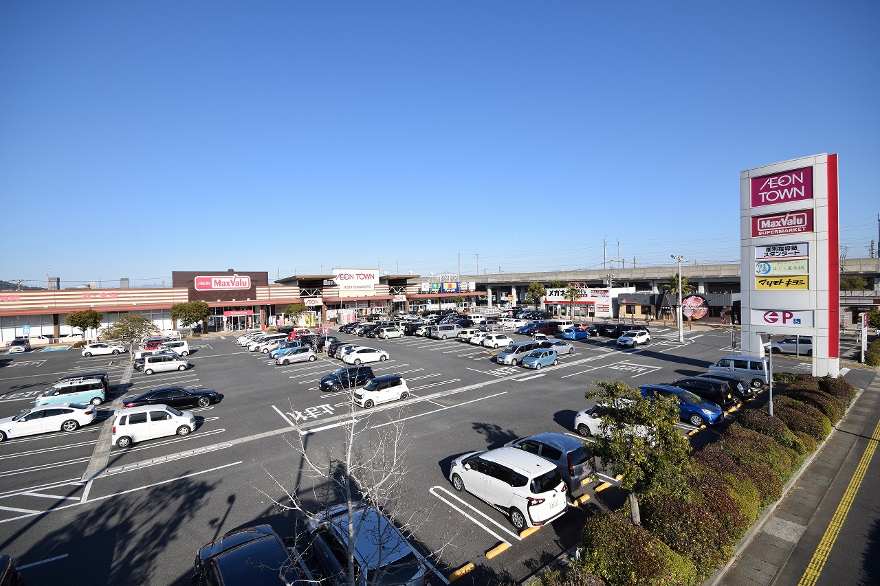 【グランドニューガイア西熊本駅前のショッピングセンター】