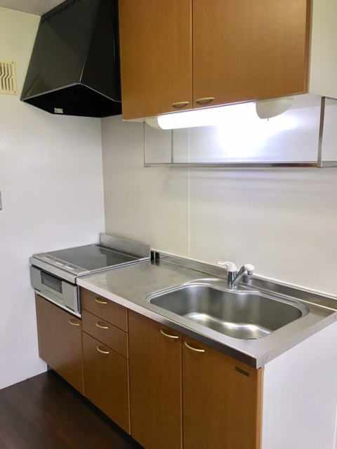 キッチン　IH備え付け　しかも魚焼き器も付いてます！