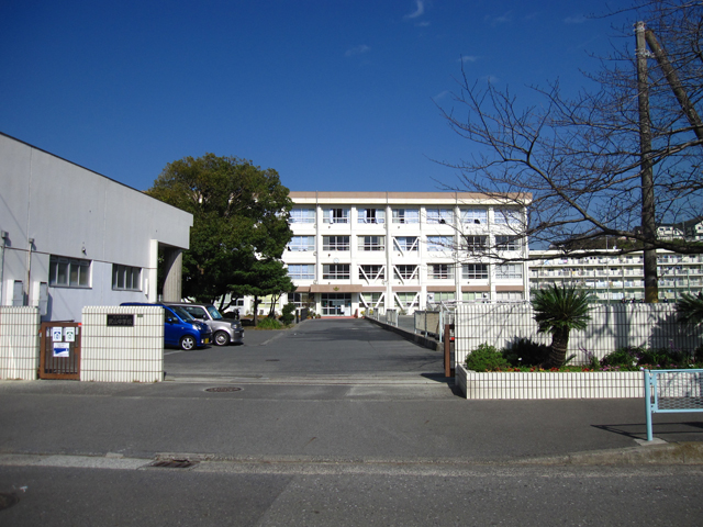 中学校　横須賀市立武山中学校（中学校）まで1086m