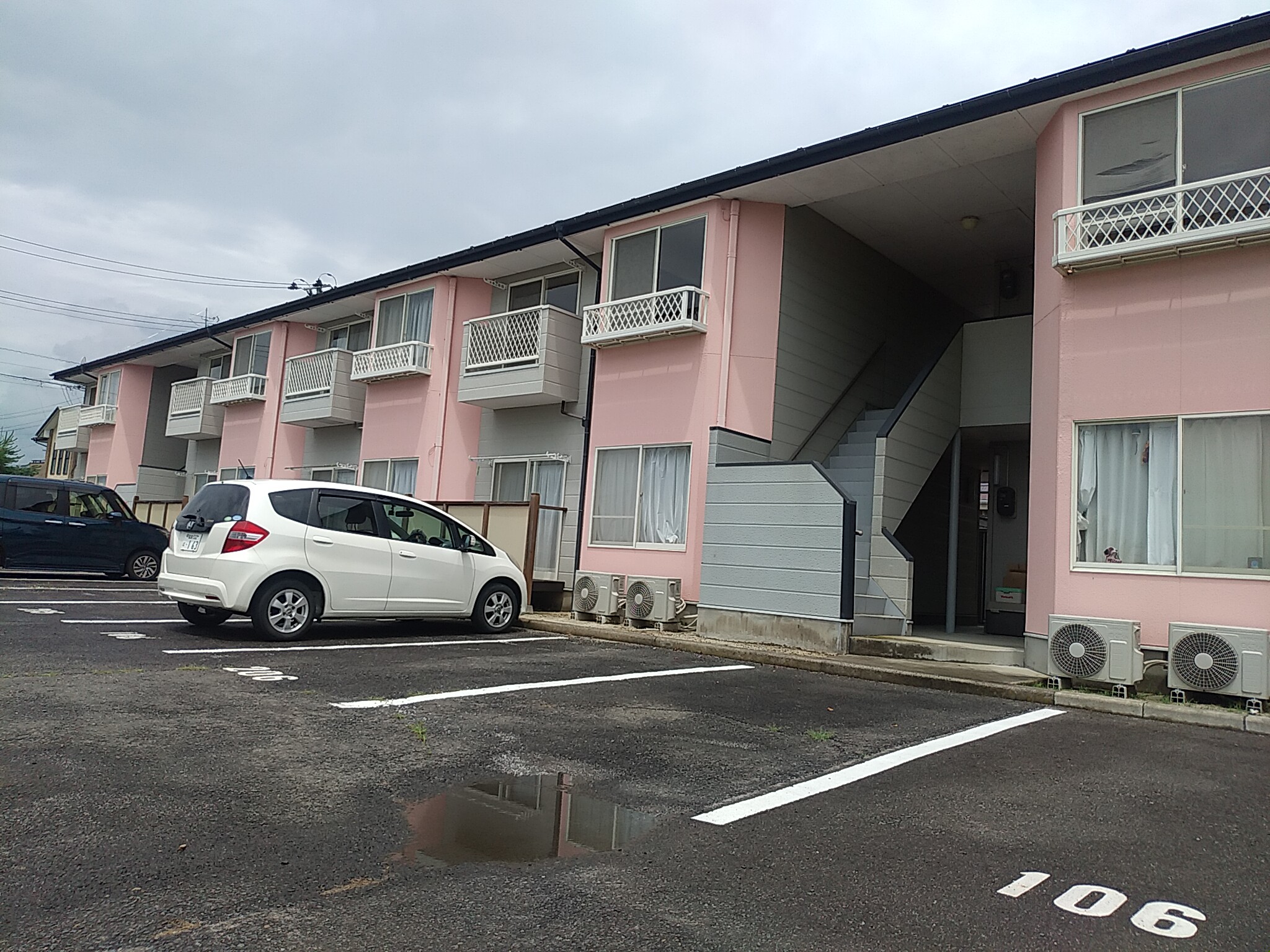 建物外観　敷地内に駐車場完備