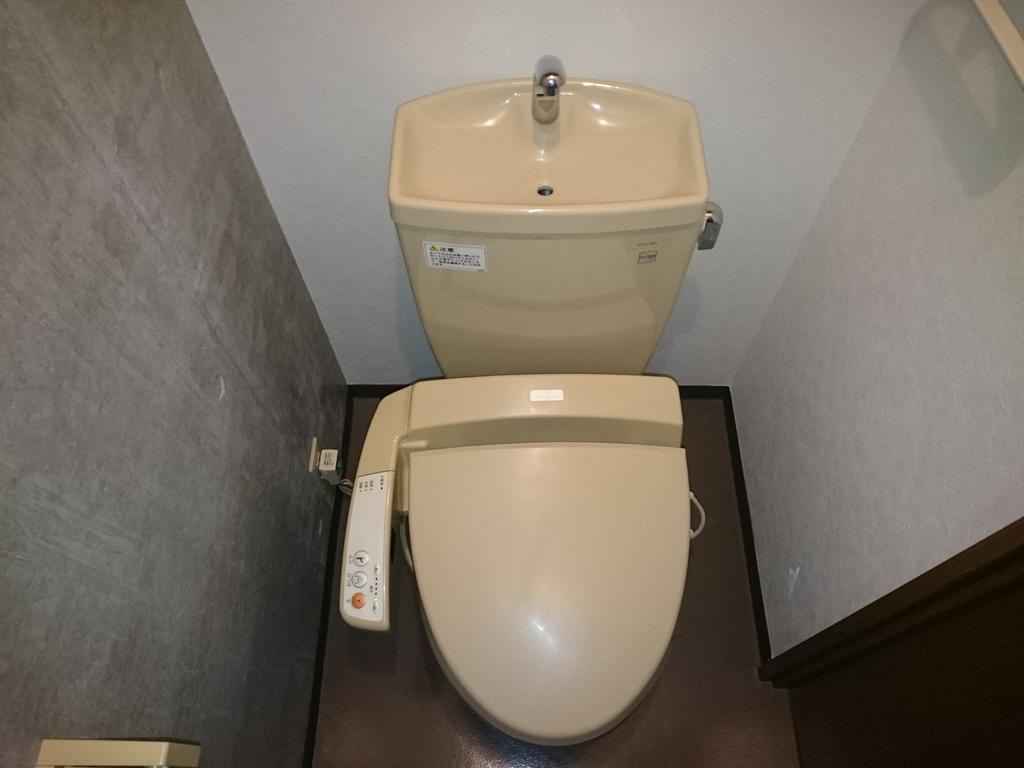 トイレ　温水洗浄便座付き☆