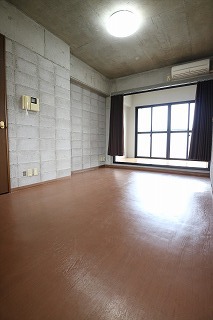 居室・リビング　コンクリート打ちっぱなしのオシャレなお部屋☆