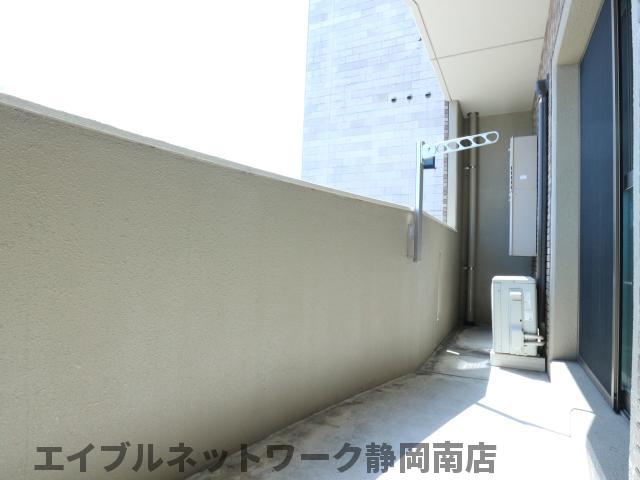 バルコニー　開放的で明るい空間を演出してくれるバルコニーです